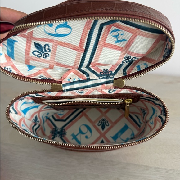 Elegant Brown Crocodile-Embossed prismatic Bag - Picture 6 of 7